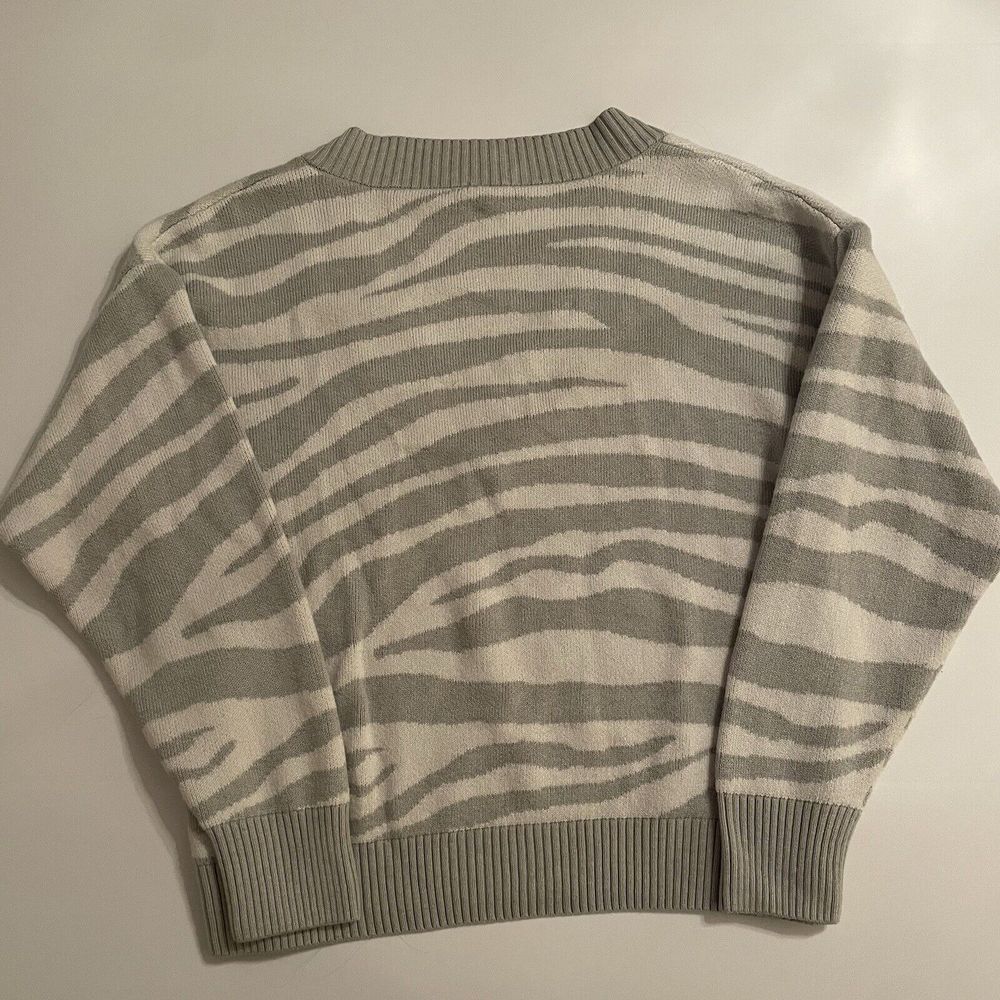 Varley Calvert V Neck‎ Sweater Sz Small Zebra Striped Gray And White Merino Wool - Picture 8 of 10